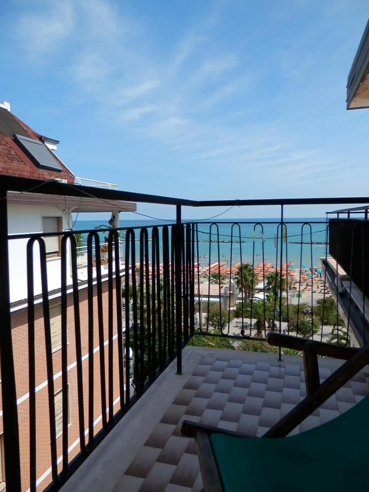 سان بنيديتّو ديل ترونتو B&B Attico Mare المظهر الخارجي الصورة